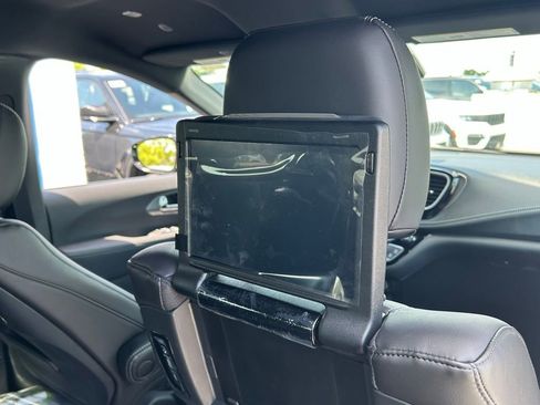 New 2025 Chrysler Pacifica Select w/ Uconnect Theater Family Group image 30