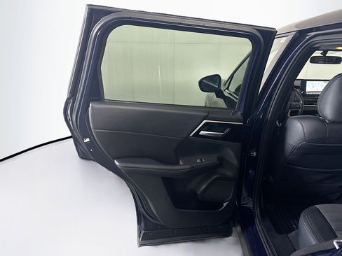 Used 2024 Mitsubishi Outlander SE image 27