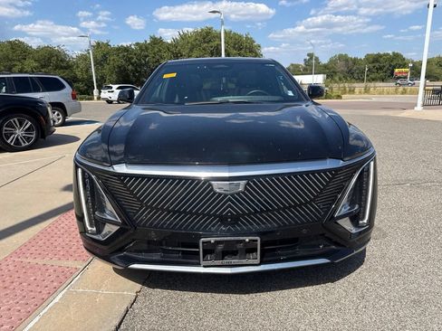 Used 2024 Cadillac Lyriq Luxury RWD image 2