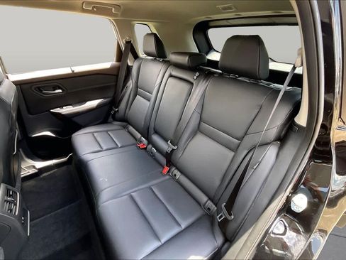 Used 2023 Nissan Rogue SV w/ SV Premium B Package FWD image 19