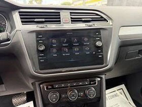 Used 2021 Volkswagen Tiguan SE w/ Panoramic Sunroof Package AWD/4WD image 13