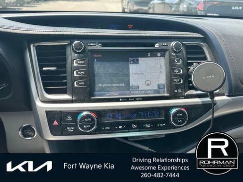 Used 2016 Toyota Highlander XLE AWD/4WD image 10