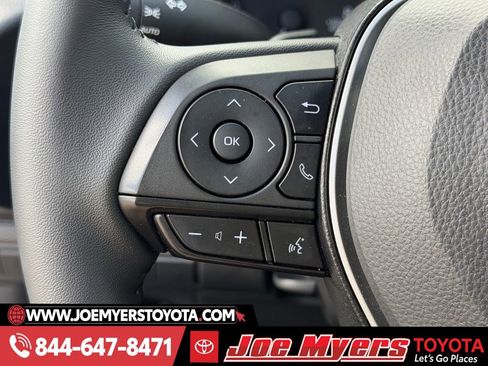 Used 2025 Toyota Corolla SE image 24