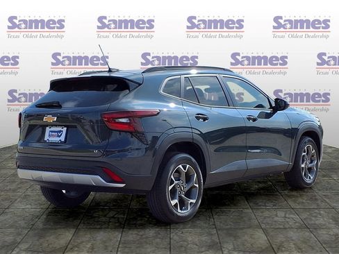 Used 2026 Chevrolet Trax LT w/ Driver Confidence Package FWD image 8