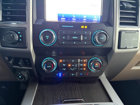 Certified 2021 Ford F350 Lariat w/ Lariat Value Package AWD/4WD image 25