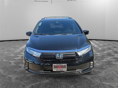 Used 2023 Honda Odyssey Elite image 2