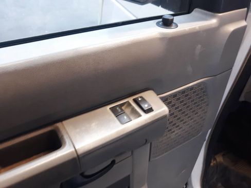 Used 2009 Ford E-350 and Econoline 350 XLT image 13