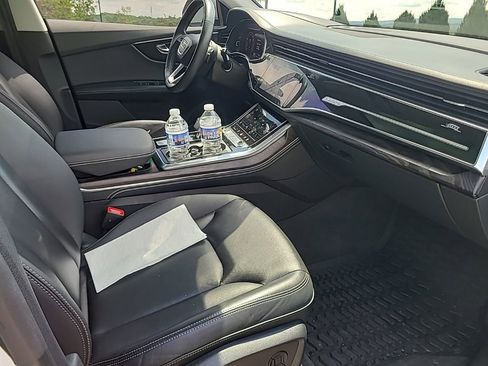 Used 2022 Audi Q8 Prestige AWD/4WD image 12