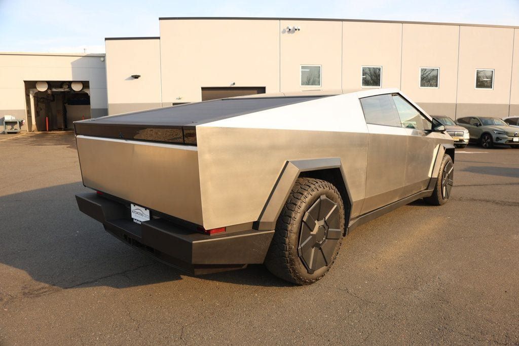 Used 2024 Tesla Cybertruck AWD Crew Cab image 5