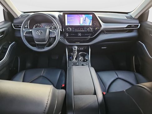 Certified 2024 Toyota Highlander XLE AWD/4WD image 19