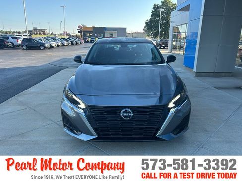 Used 2025 Nissan Altima 2.5 SV FWD image 2
