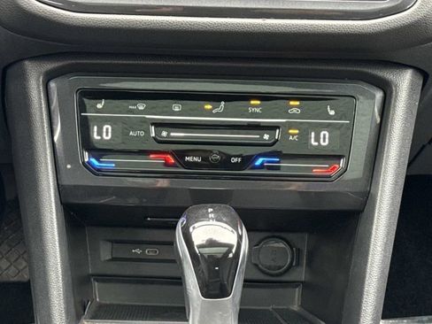 Used 2024 Volkswagen Tiguan SE w/ Panoramic Sunroof Package AWD/4WD image 16