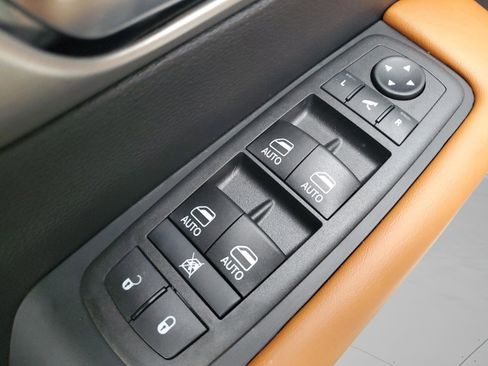 New 2026 Chrysler Pacifica Pinnacle image 18