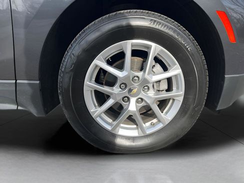 Used 2022 Chevrolet Equinox LT image 2