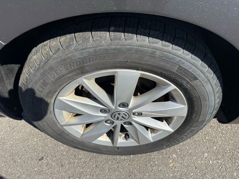 Used 2015 Volkswagen Golf S image 11