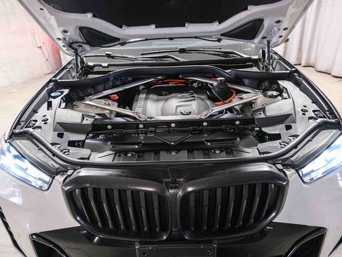 Used 2024 BMW X5 xDrive50e w/ M Sport Package AWD/4WD image 32