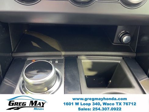 Used 2018 Land Rover Discovery SE image 32