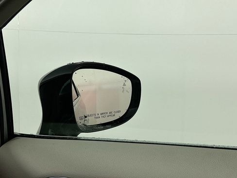 Certified 2024 Chrysler Pacifica Touring-L image 27