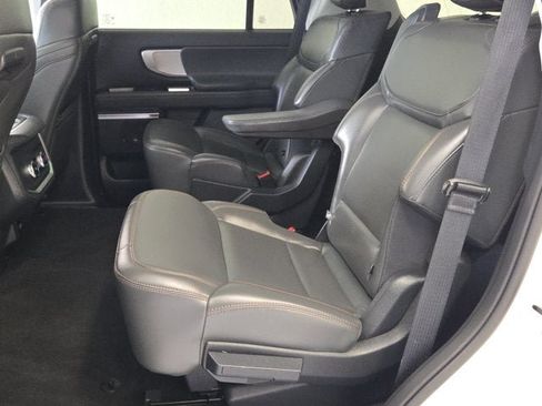 Used 2025 Ford Expedition Active AWD/4WD image 21