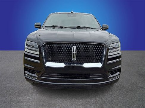 Used 2021 Lincoln Navigator Reserve image 2