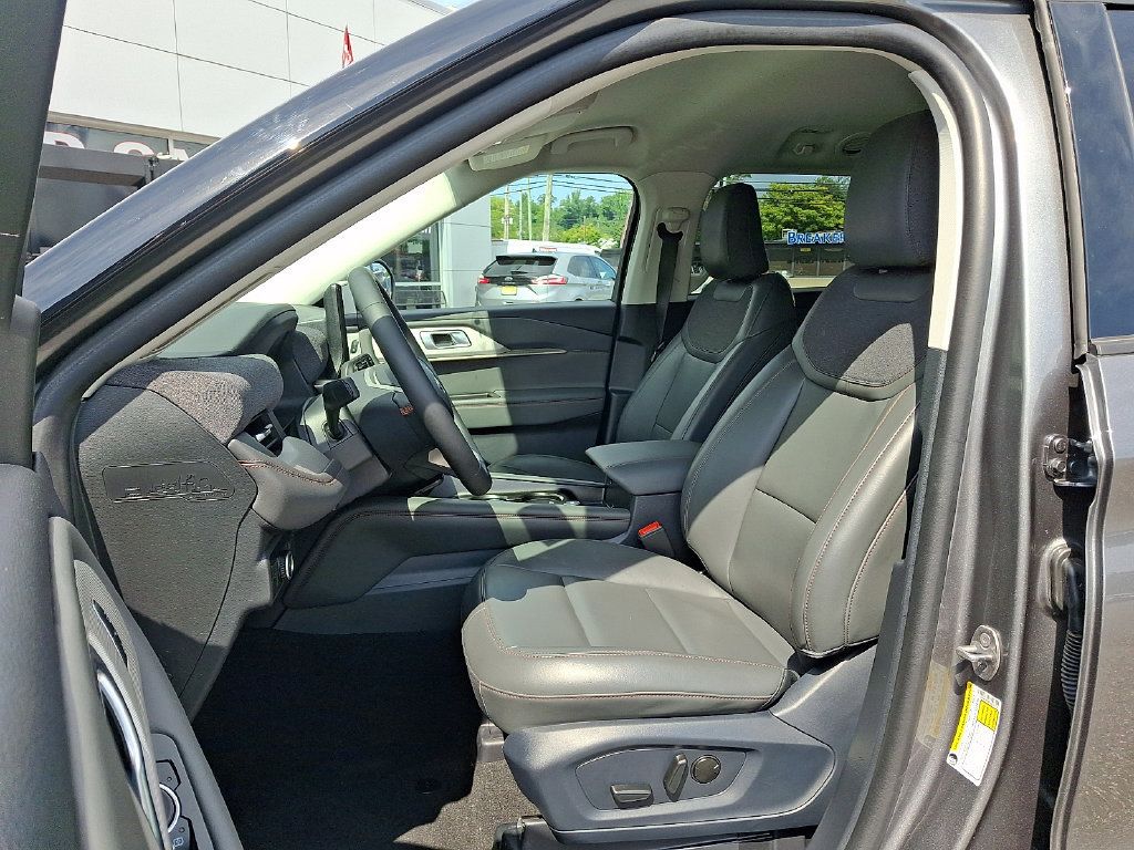 Certified 2025 Ford Explorer Active w/ Active Comfort Package AWD/4WD image 16
