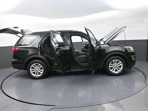 Used 2017 Ford Explorer XLT w/ Equipment Group 201A FWD image 37