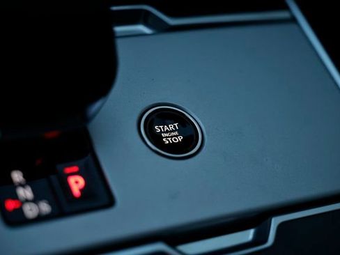 New 2026 Land Rover Range Rover Long Wheelbase SE image 48