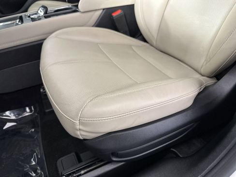 Used 2025 Lincoln Corsair FWD w/ Equipment Group 101A image 12