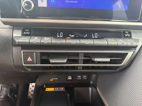 Used 2025 Toyota Camry SE FWD image 28
