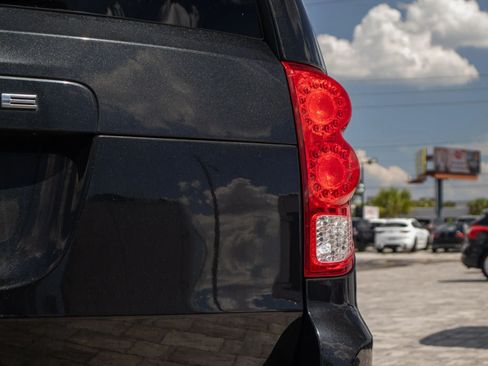 Used 2019 Dodge Grand Caravan SE w/ UConnect Hands-Free Group FWD image 14