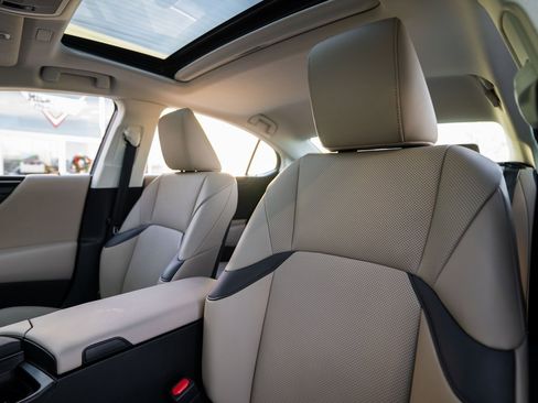 Used 2020 Lexus ES 300h w/ Premium Package image 13