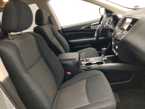 Used 2019 Nissan Pathfinder SV image 21
