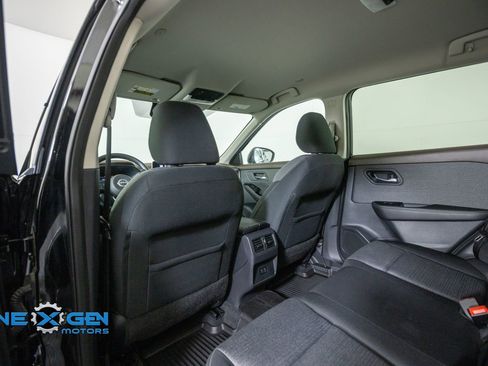 Used 2022 Nissan Rogue SV FWD image 24