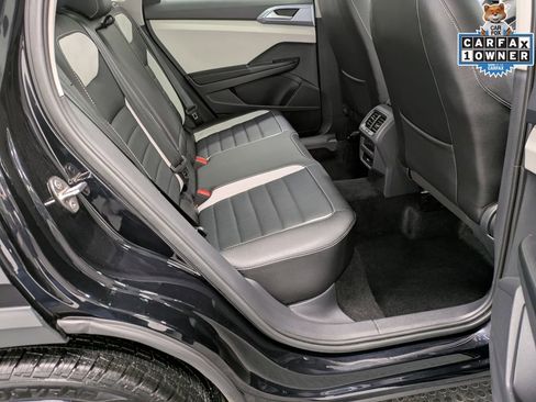 Used 2025 Volkswagen Taos SEL AWD/4WD image 31