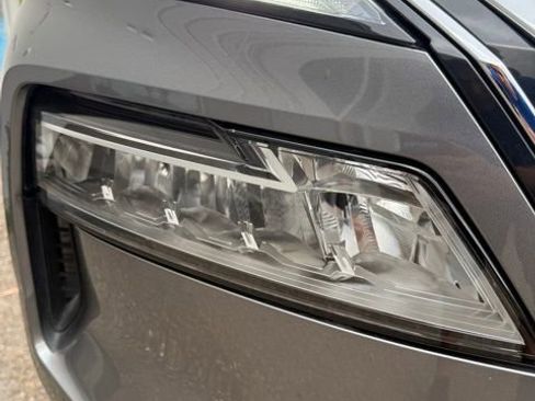 Certified 2023 Nissan Rogue SV FWD image 29