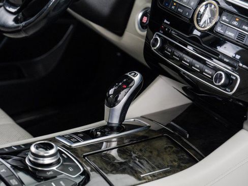 Used 2015 Kia K900 Luxury RWD image 24