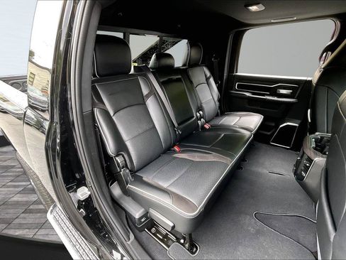 New 2026 RAM 2500 Laramie AWD/4WD image 10