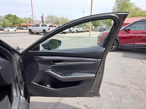 Used 2019 MAZDA MAZDA3 Hatchback image 24