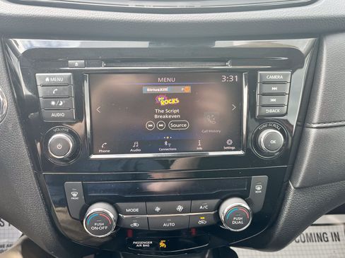 Used 2019 Nissan Rogue SV AWD/4WD image 23