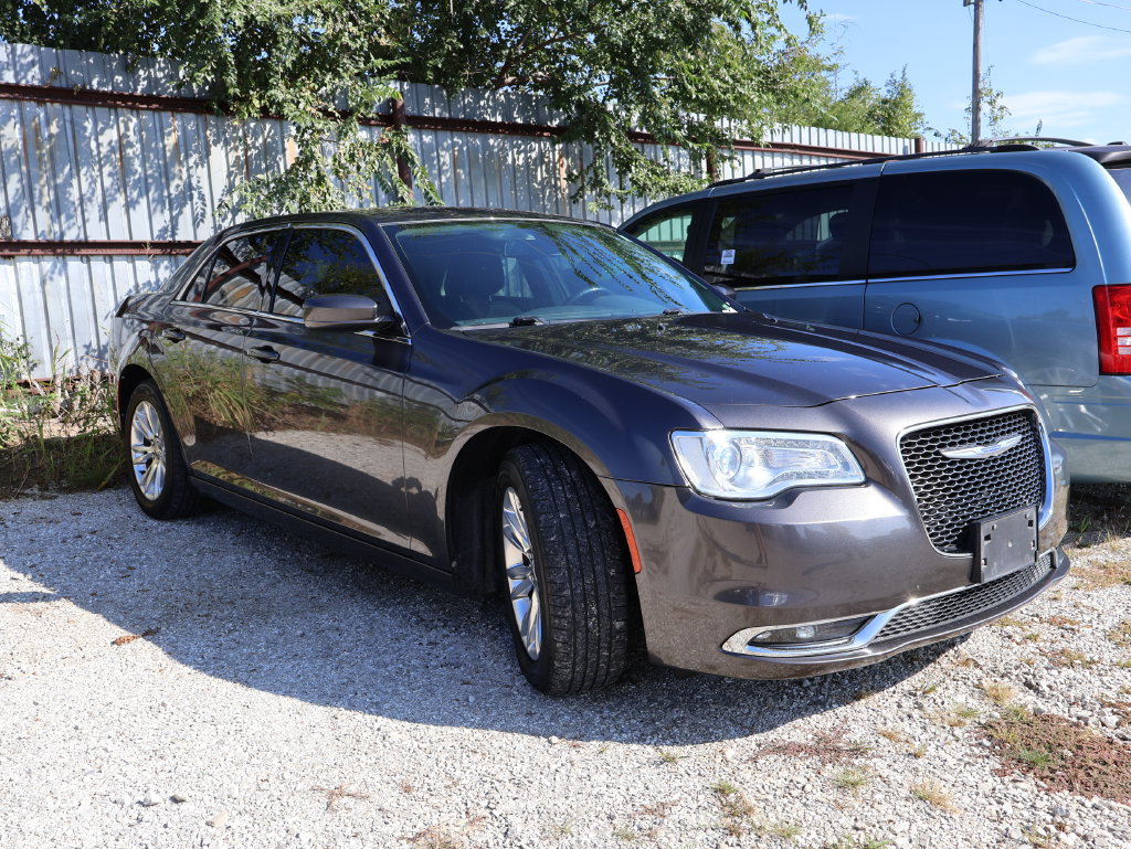 Used 2019 Chrysler 300 Touring w/ Driver Convenience Group RWD image 16