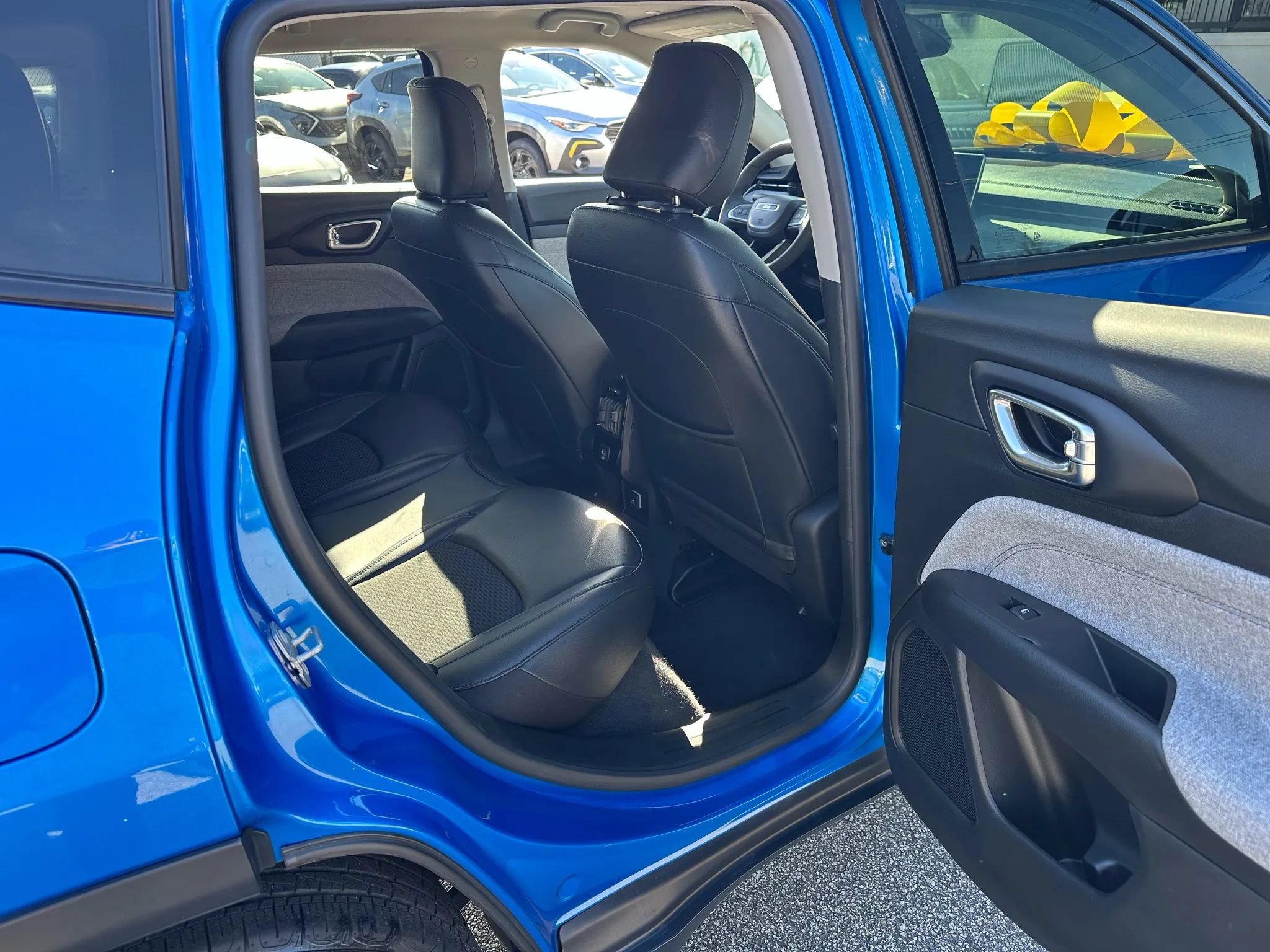 Used 2022 Jeep Compass Latitude FWD image 11