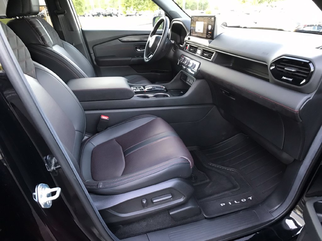 Certified 2026 Honda Pilot Black Edition image 12
