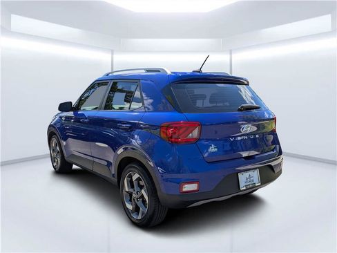 Certified 2025 Hyundai Venue SEL FWD image 5