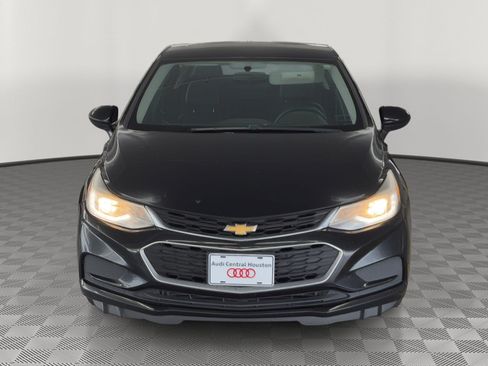 Used 2018 Chevrolet Cruze LT w/ Leather Package FWD image 6