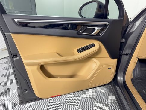 Used 2018 Porsche Macan AWD/4WD image 14