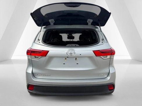 Used 2017 Toyota Highlander Plus w/ Carpet Mat Package image 34