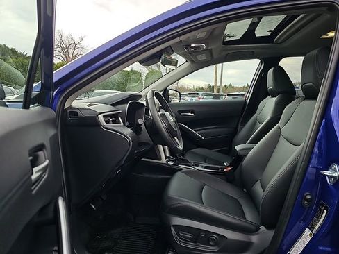Used 2025 Toyota Corolla Cross XLE w/ Convenience Package AWD/4WD image 14