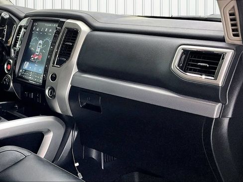 Used 2018 Nissan Titan PRO-4X w/ Pro-4x Convenience Package AWD/4WD image 28