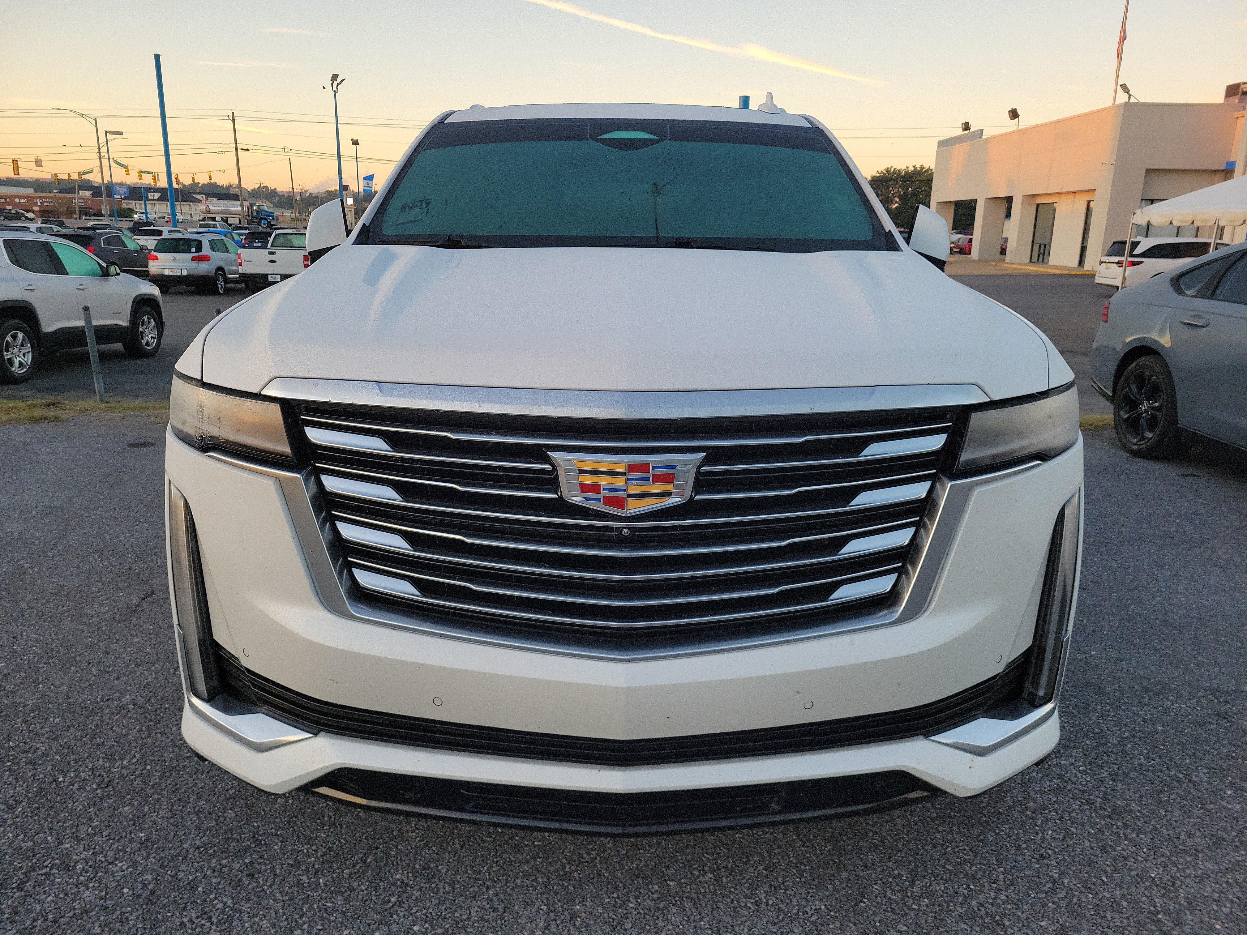 Used 2022 Cadillac Escalade Premium Luxury Platinum RWD image 2