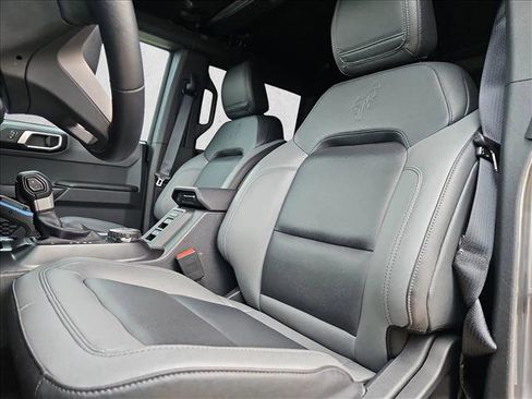 Used 2024 Ford Bronco Black Diamond image 14